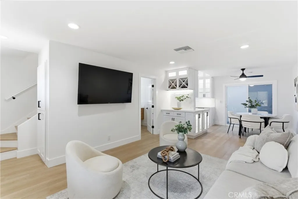157 Yorktown, Costa Mesa, California 92626 home-pic-6