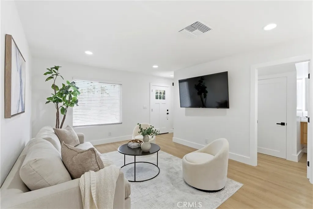 157 Yorktown, Costa Mesa, California 92626 home-pic-7
