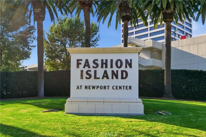 Ideally located just minutes from Fashion Island’s world-class shopping, dining, and entertainment.