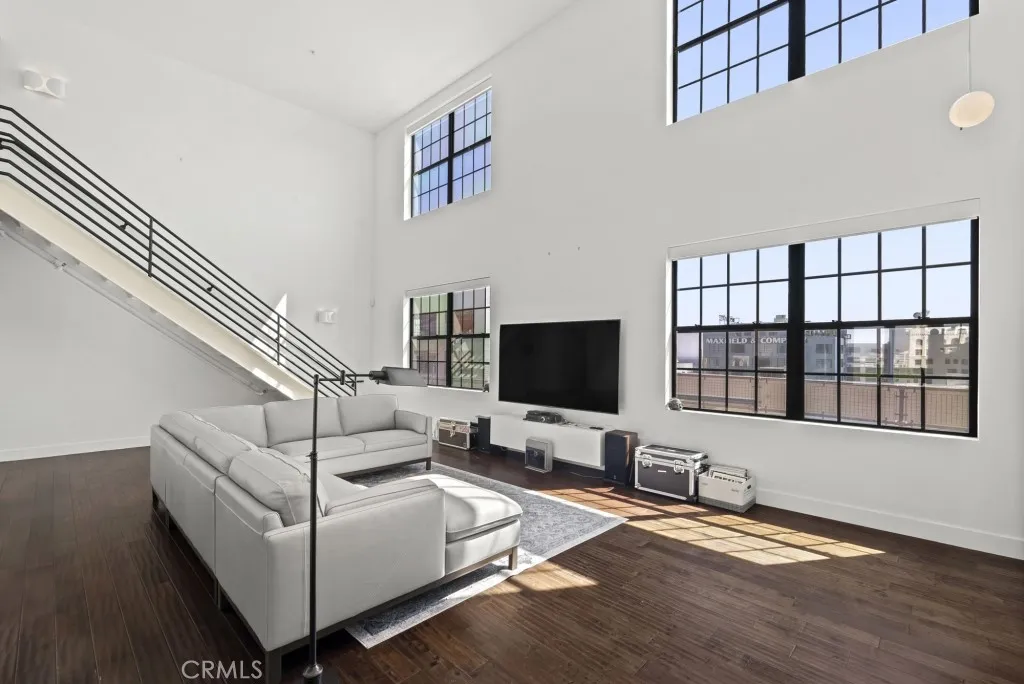 746 S Los Angeles Street 1201, Los Angeles, California 90014 home-pic-6