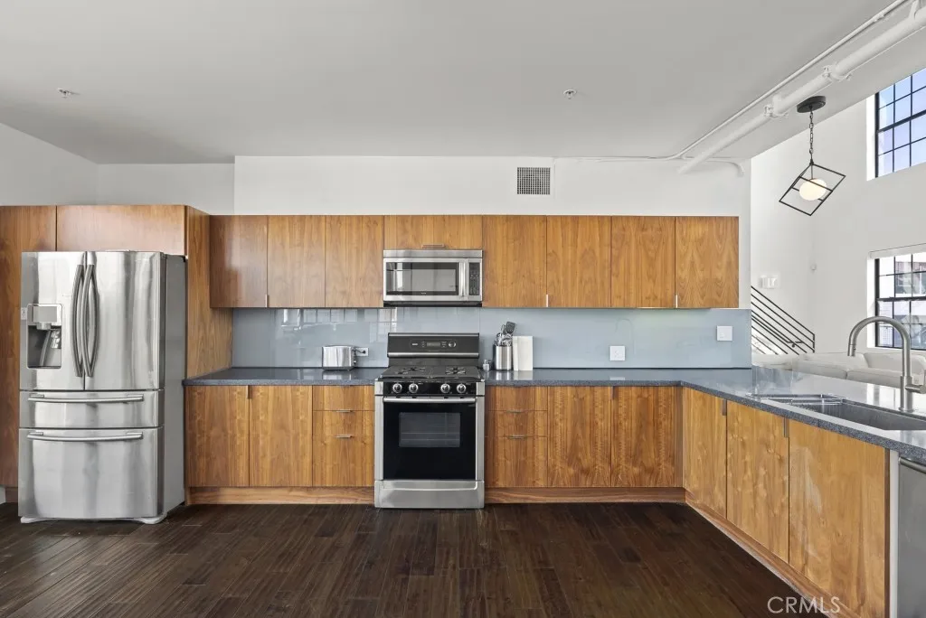 746 S Los Angeles Street 1201, Los Angeles, California 90014 home-pic-10