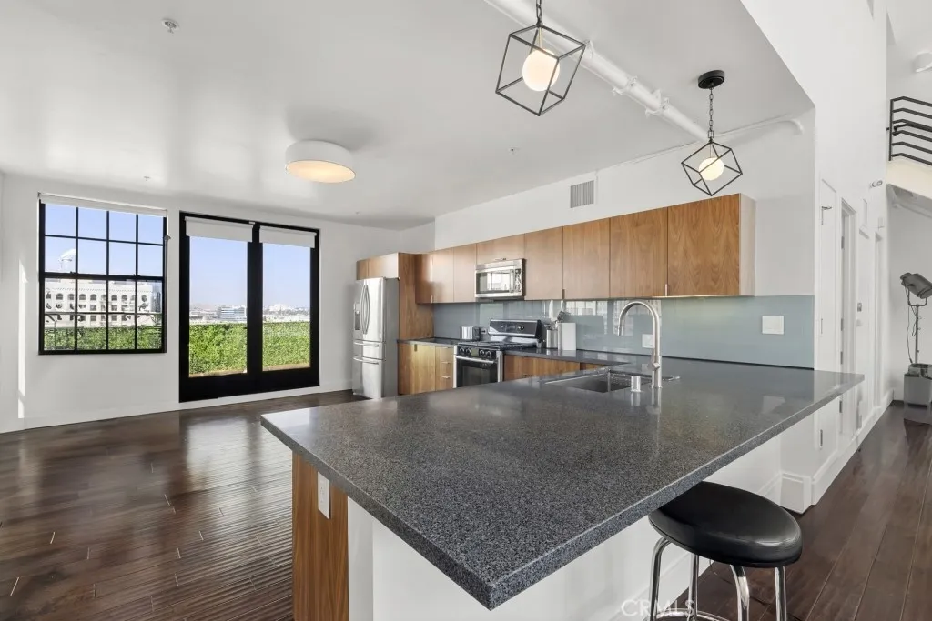 746 S Los Angeles Street 1201, Los Angeles, California 90014 home-pic-8
