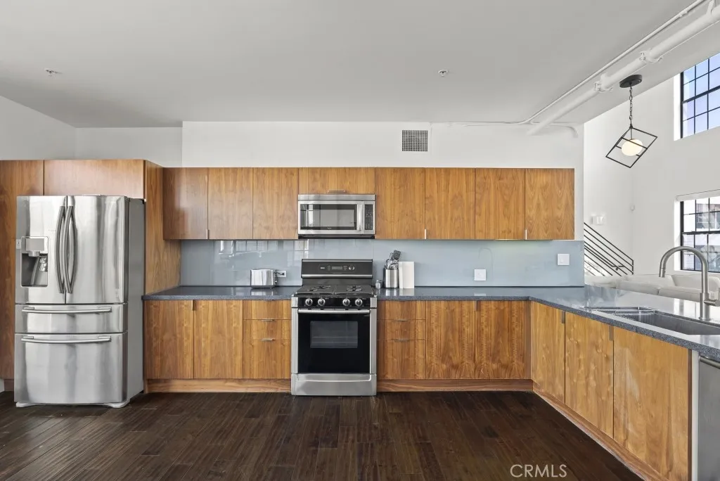 746 S Los Angeles Street 1201, Los Angeles, California 90014 home-pic-40