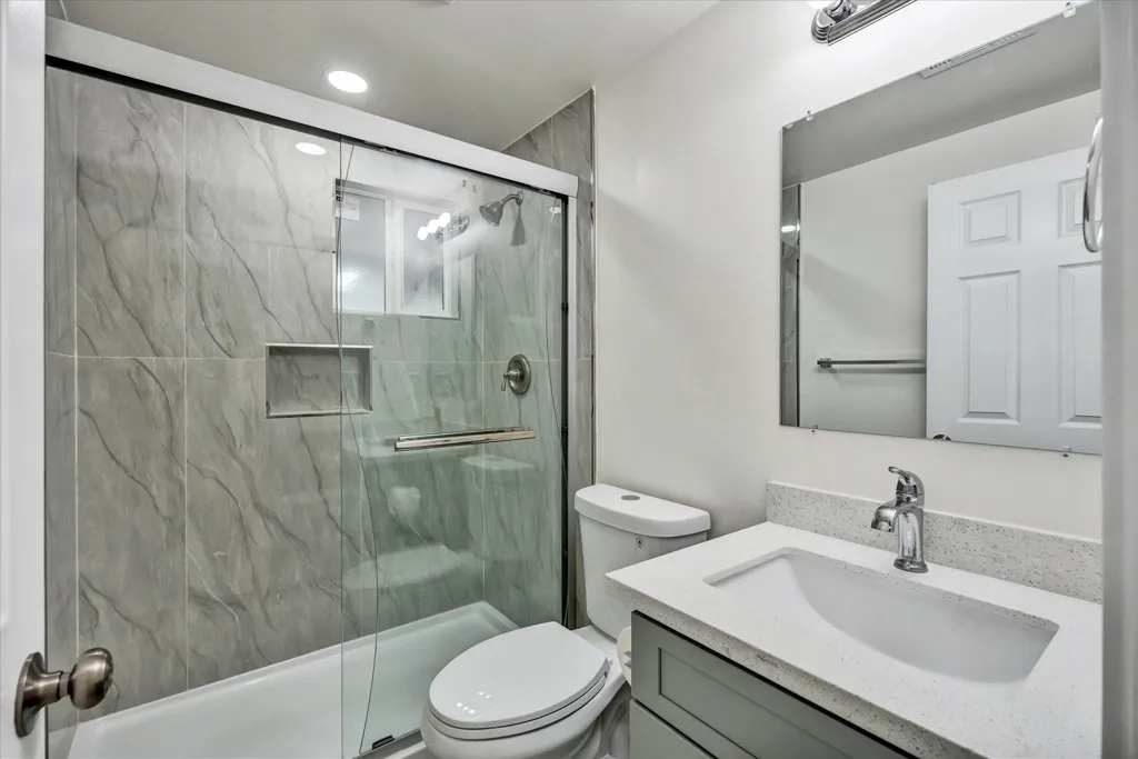 28315 Rochelle Ave, Hayward, California 94544 home-pic-34