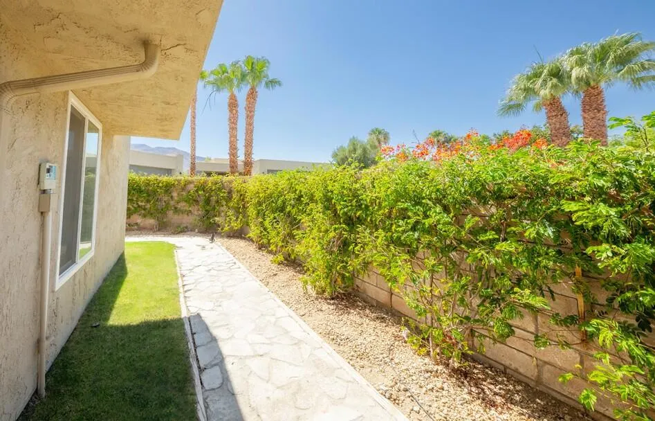 2901 Sunflower Circle W, Palm Springs, California 92262 home-pic-15