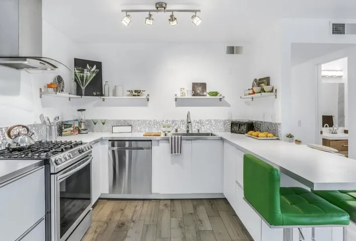 20210408230246946792000000-o