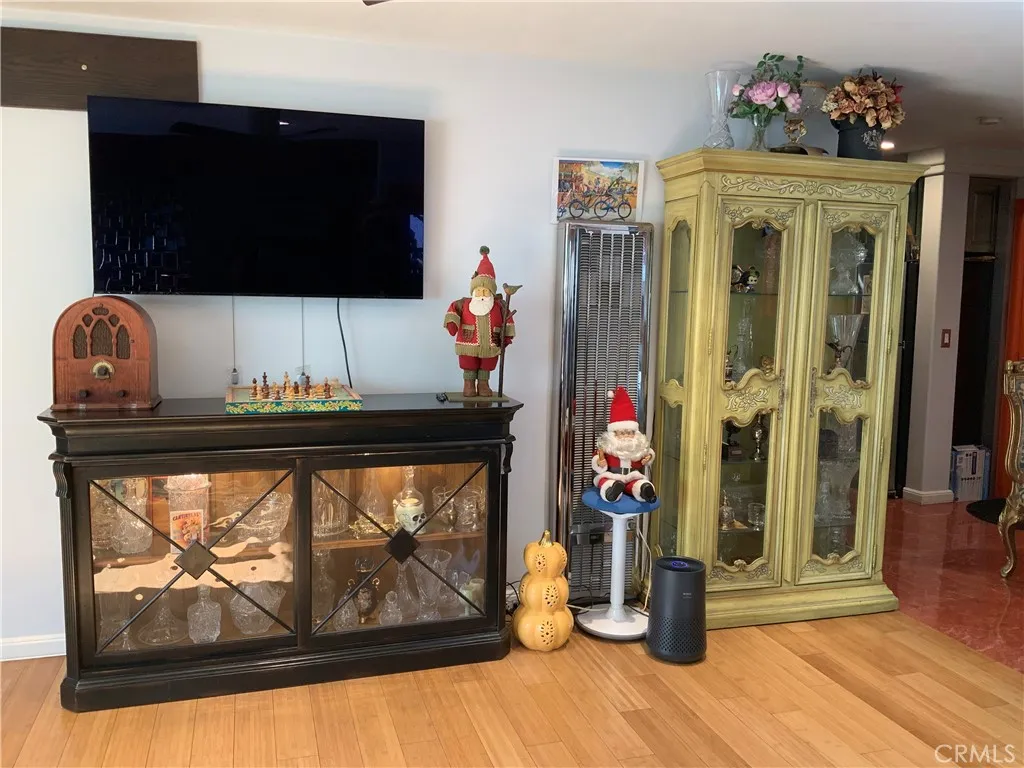 409 Burchett 220, Glendale, California 91203 home-pic-22