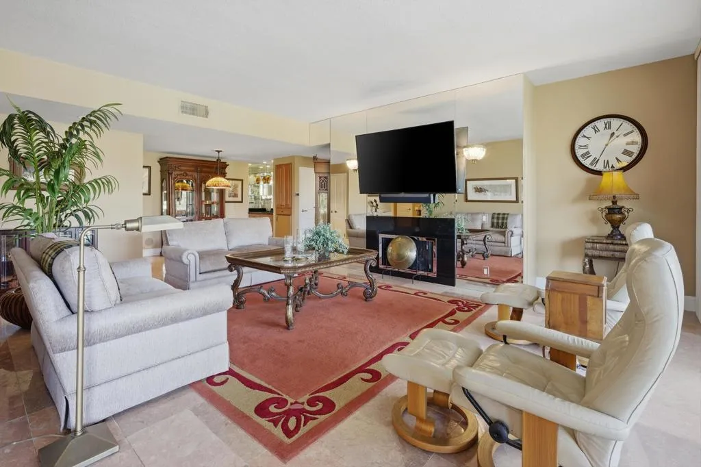 910 Island Drive 206, Rancho Mirage, California 92270 home-pic-12