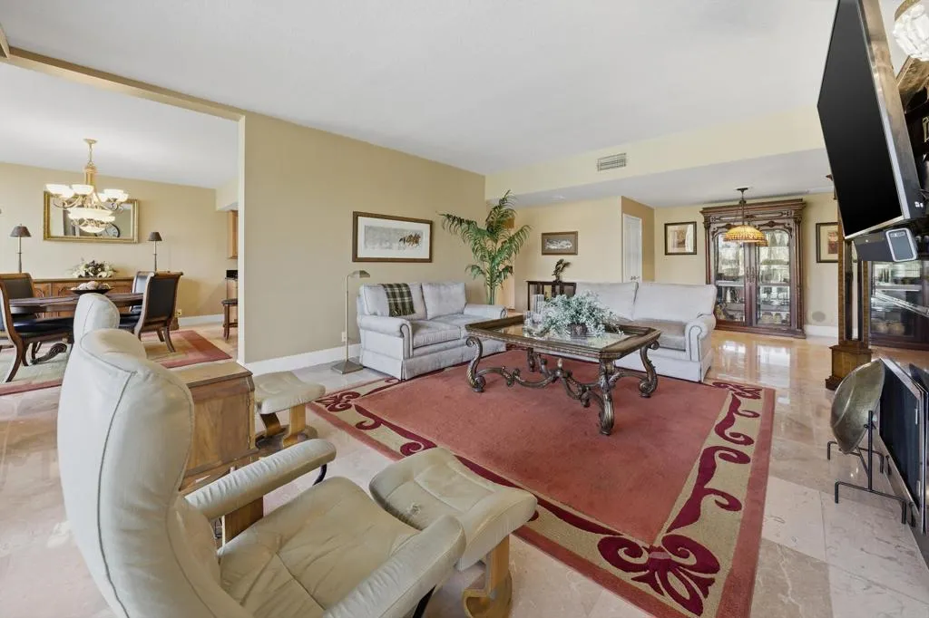 910 Island Drive 206, Rancho Mirage, California 92270 home-pic-11