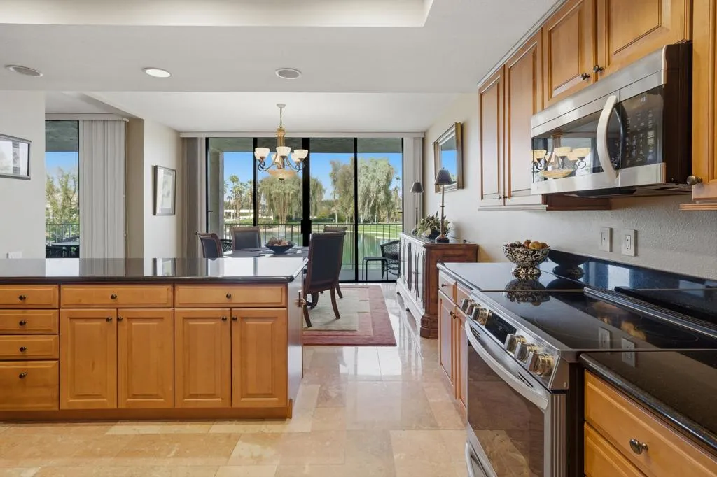 910 Island Drive 206, Rancho Mirage, California 92270 home-pic-19