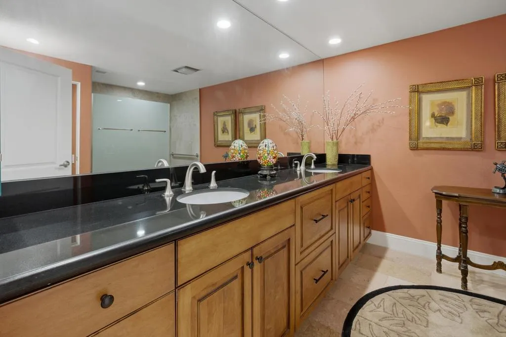 910 Island Drive 206, Rancho Mirage, California 92270 home-pic-24