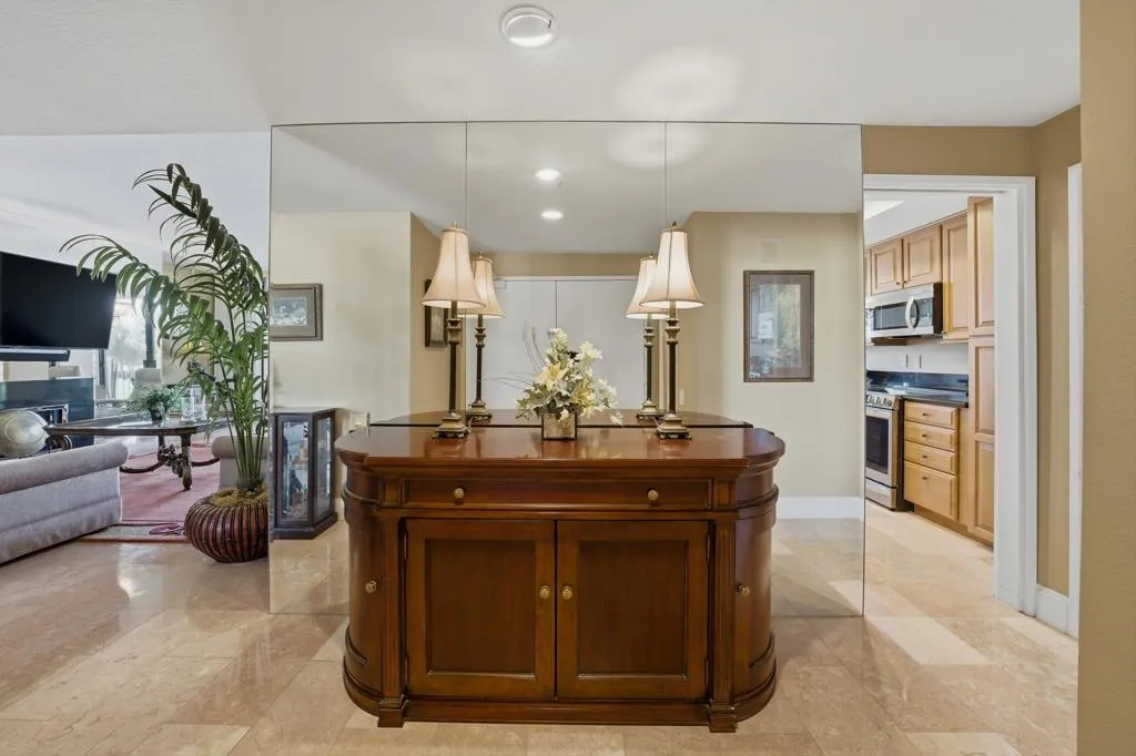 910 Island Drive 206, Rancho Mirage, California 92270 home-pic-8