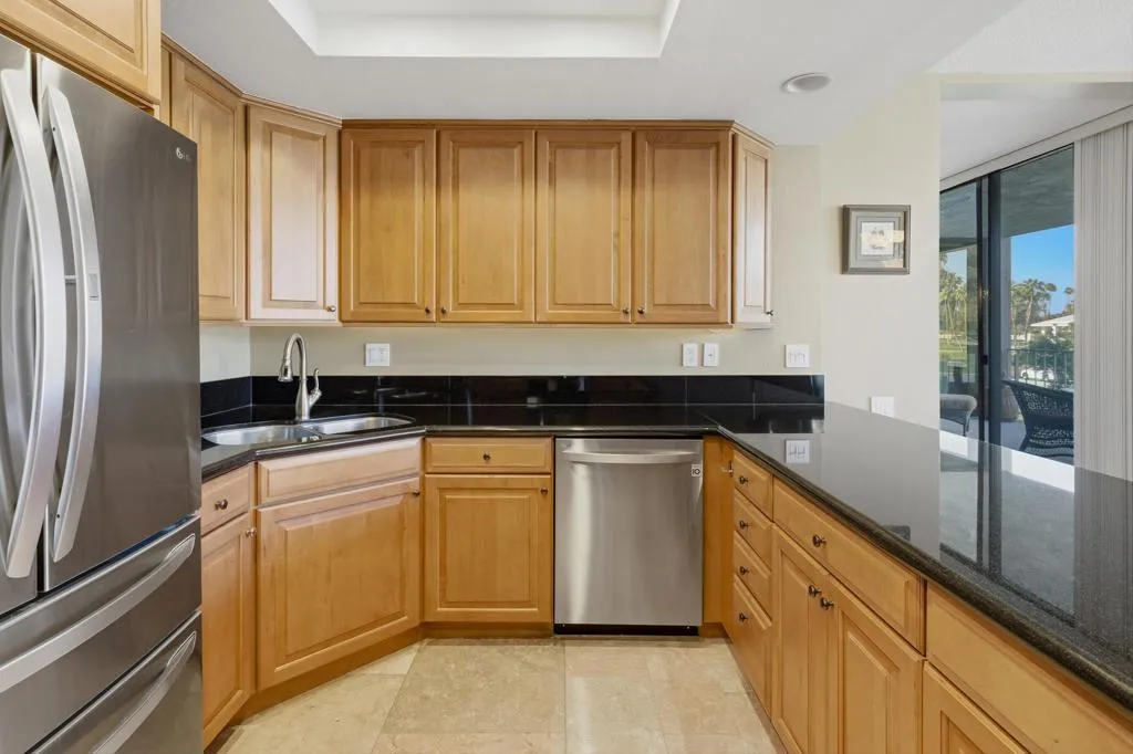 910 Island Drive 206, Rancho Mirage, California 92270 home-pic-18