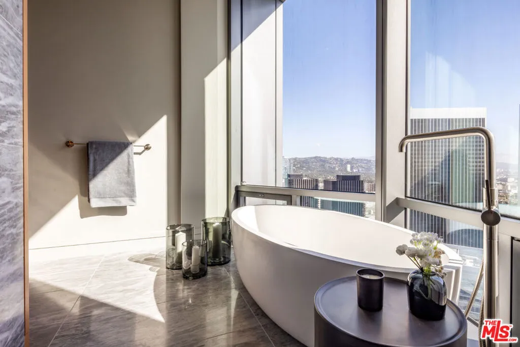 211 W Elm Court 3a, Los Angeles, California 90067 home-pic-7