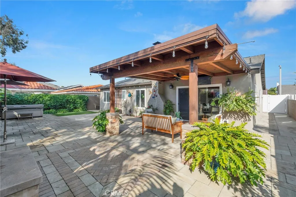 917 Helena, Costa Mesa, California 92626 home-pic-26