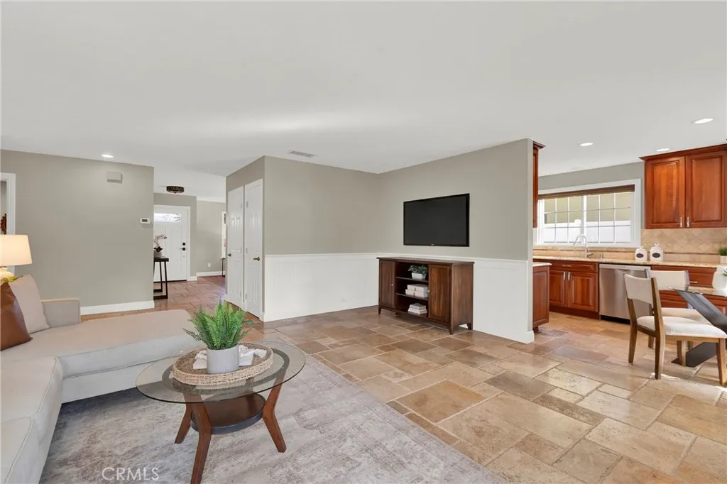 917 Helena, Costa Mesa, California 92626 home-pic-8