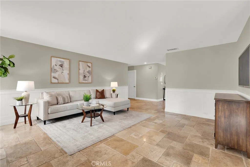 917 Helena, Costa Mesa, California 92626 home-pic-9