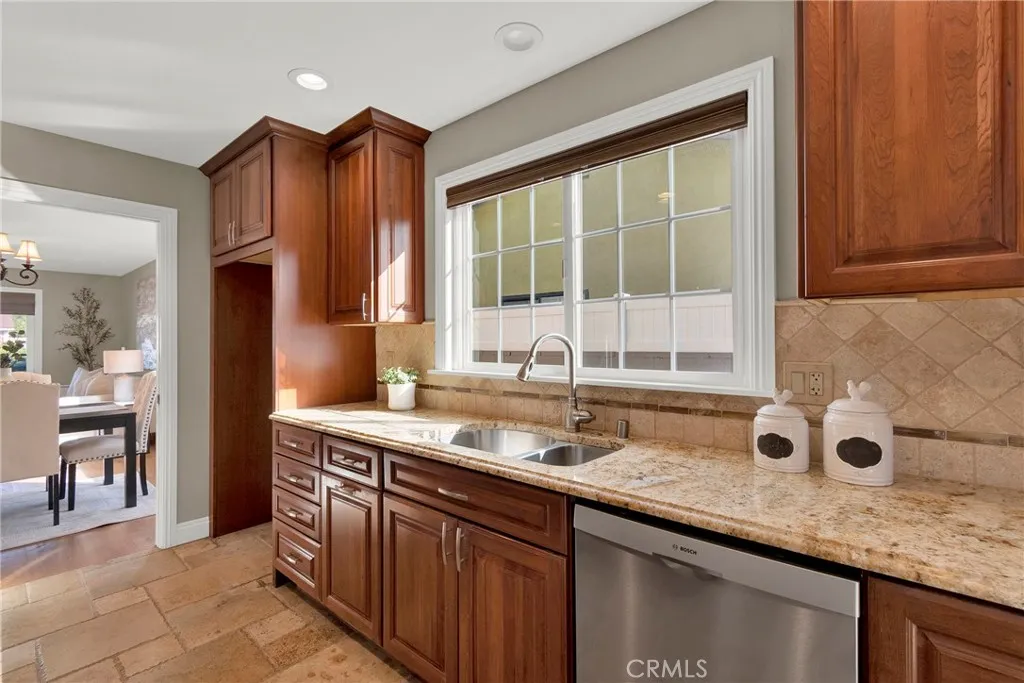 917 Helena, Costa Mesa, California 92626 home-pic-12