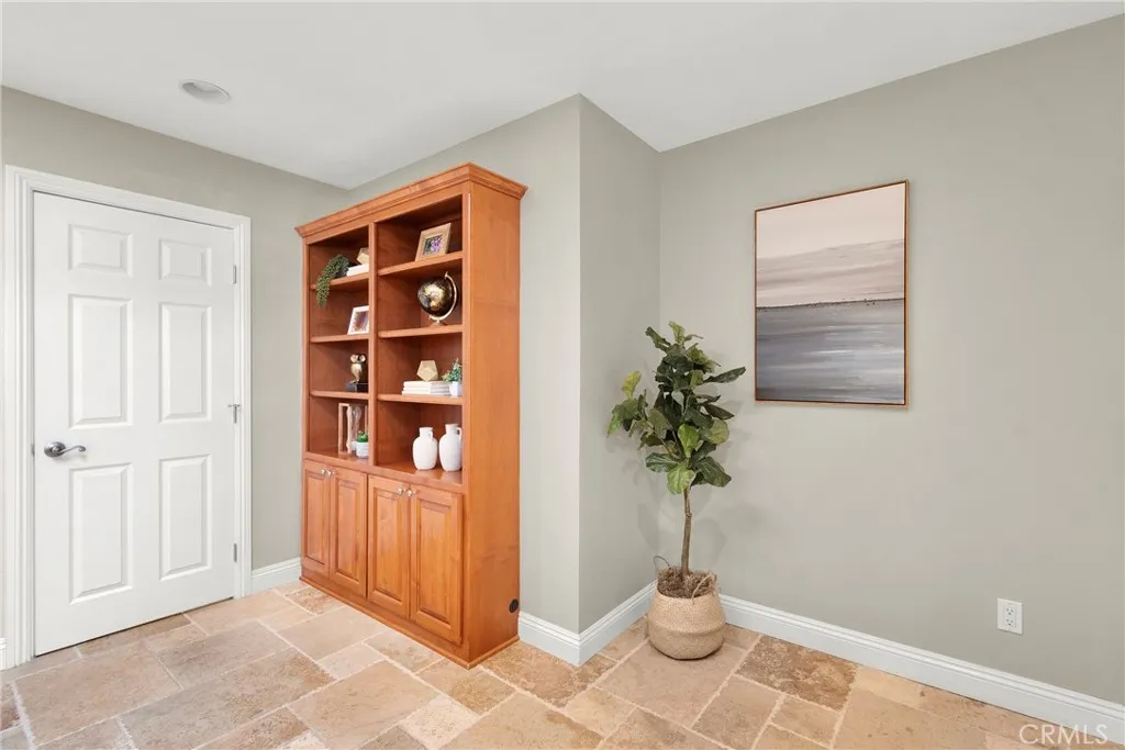 917 Helena, Costa Mesa, California 92626 home-pic-16