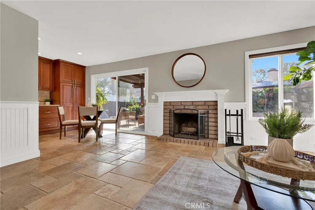 917 Helena, Costa Mesa, California 92626 home-pic-13