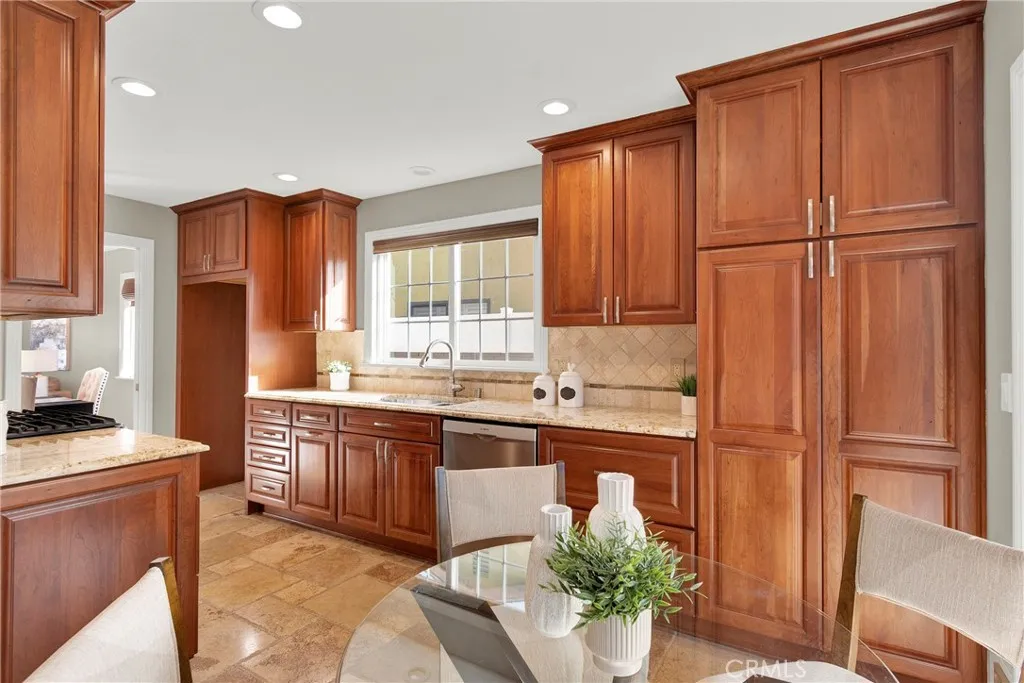 917 Helena, Costa Mesa, California 92626 home-pic-10