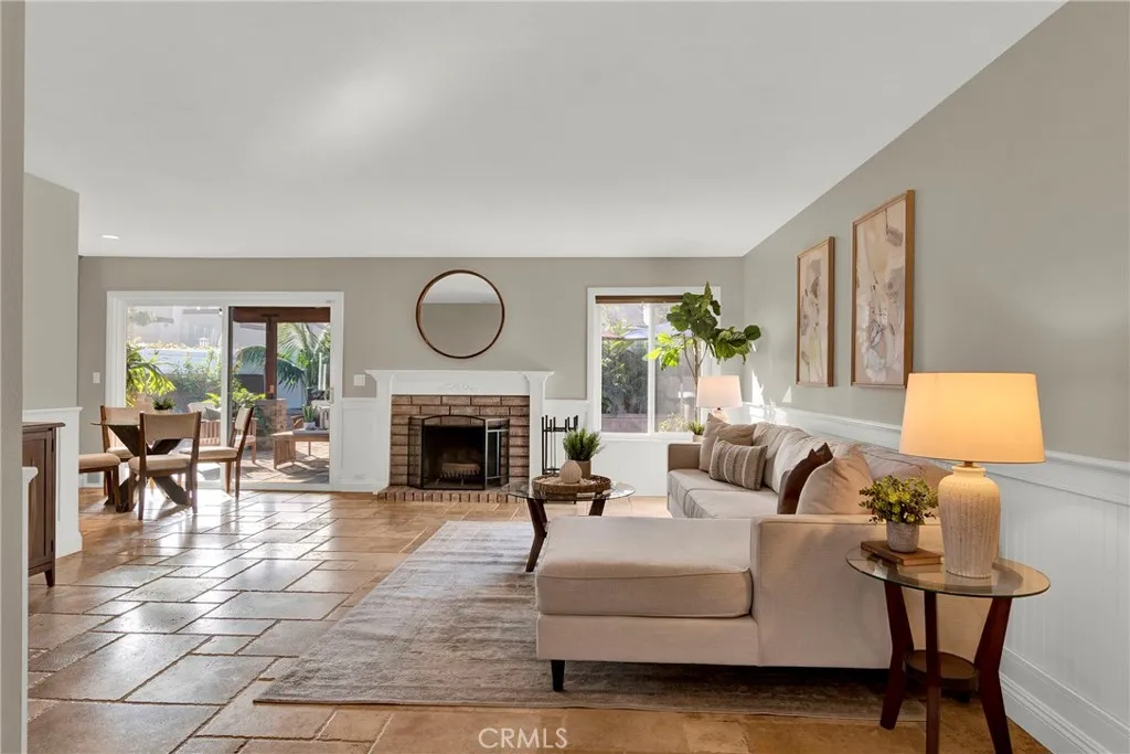 917 Helena, Costa Mesa, California 92626 home-pic-7