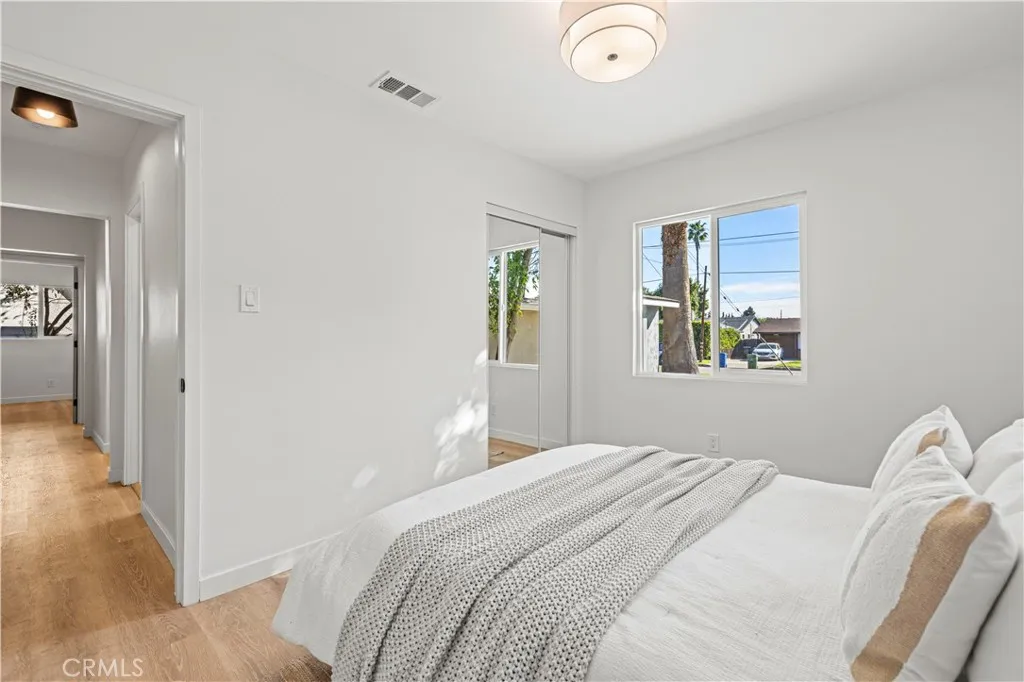 15933 Haynes Street, Van Nuys, California 91406 home-pic-13