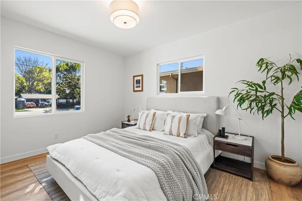 15933 Haynes Street, Van Nuys, California 91406 home-pic-14