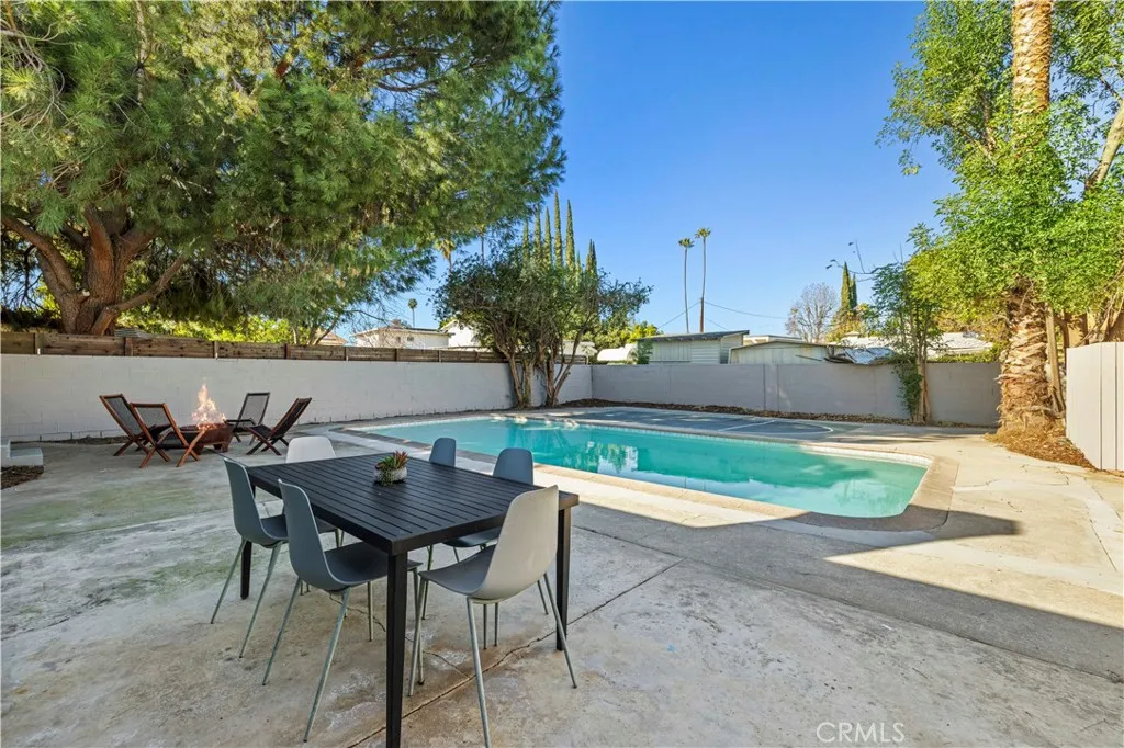 15933 Haynes Street, Van Nuys, California 91406 home-pic-24