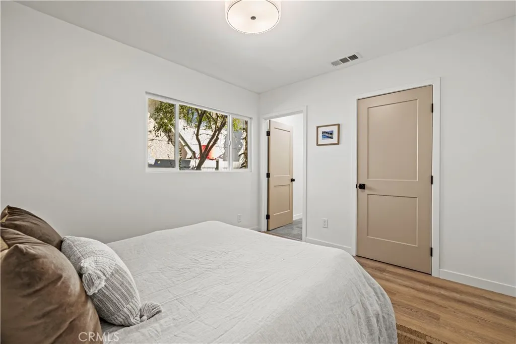 15933 Haynes Street, Van Nuys, California 91406 home-pic-19
