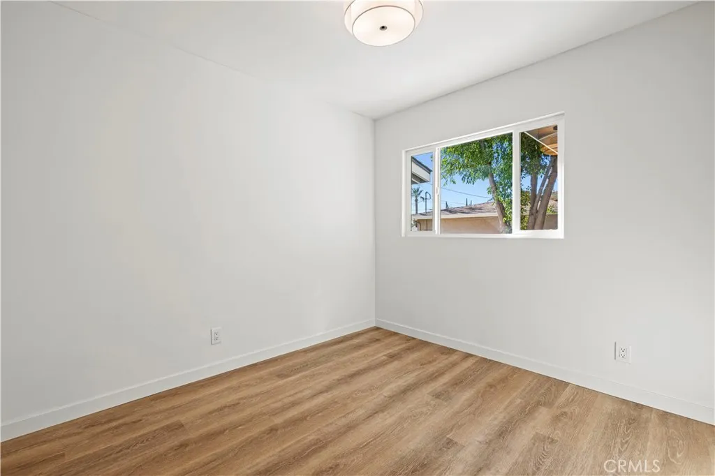 15933 Haynes Street, Van Nuys, California 91406 home-pic-17