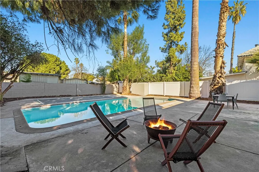 15933 Haynes Street, Van Nuys, California 91406 home-pic-23