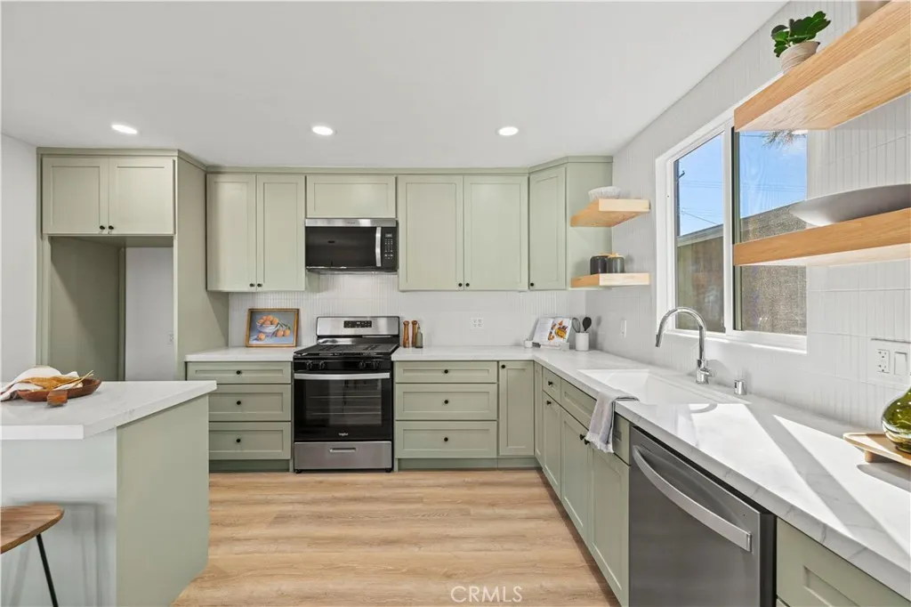 15933 Haynes Street, Van Nuys, California 91406 home-pic-7
