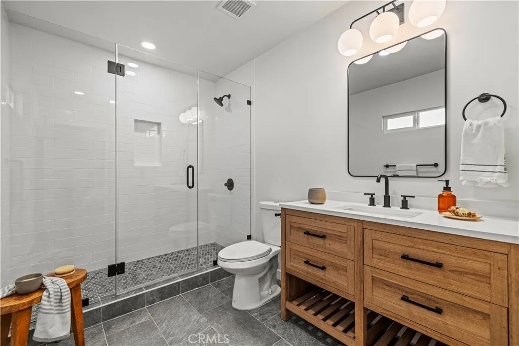 15933 Haynes Street, Van Nuys, California 91406 home-pic-20