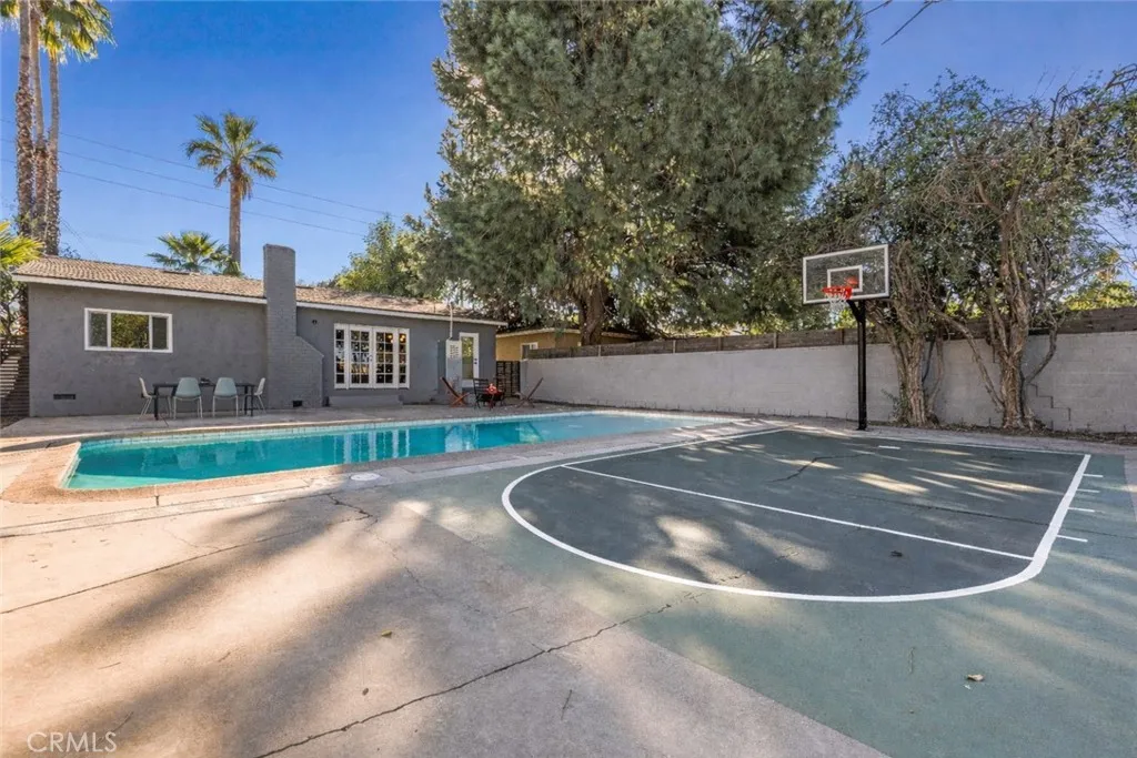15933 Haynes Street, Van Nuys, California 91406 home-pic-25