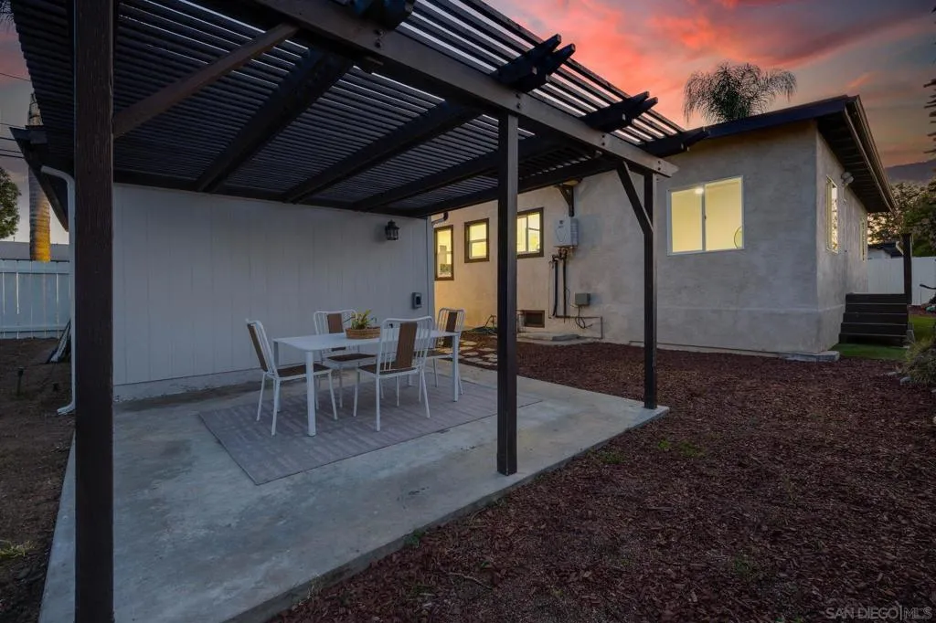 9428 Prospect Ave, Santee, California 92071 home-pic-18