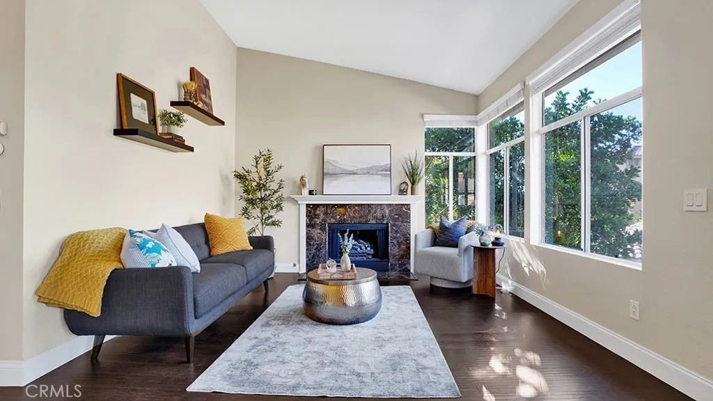 19431 57d Rue De Valore, Lake Forest, California 92610 home-pic-1