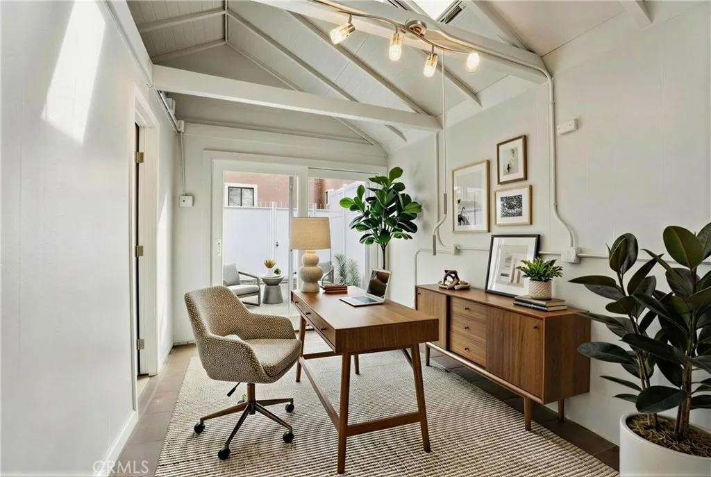 202 Mira Mar, Long Beach, California 90803 home-pic-24