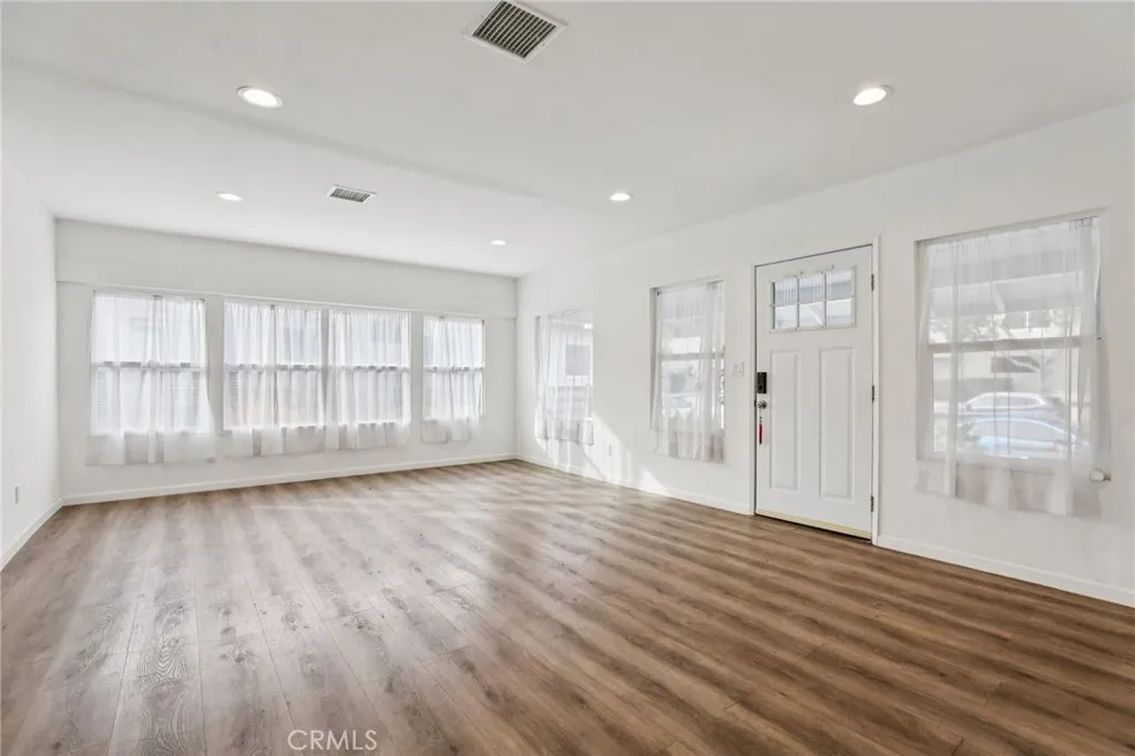 202 Mira Mar, Long Beach, California 90803 home-pic-4