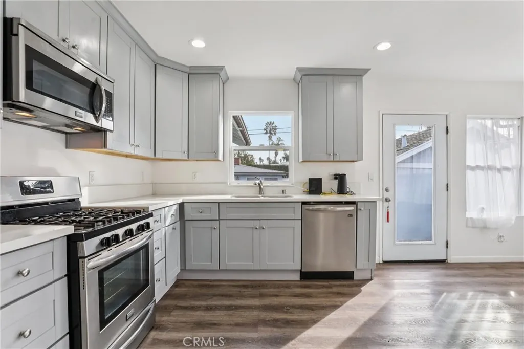 202 Mira Mar, Long Beach, California 90803 home-pic-9