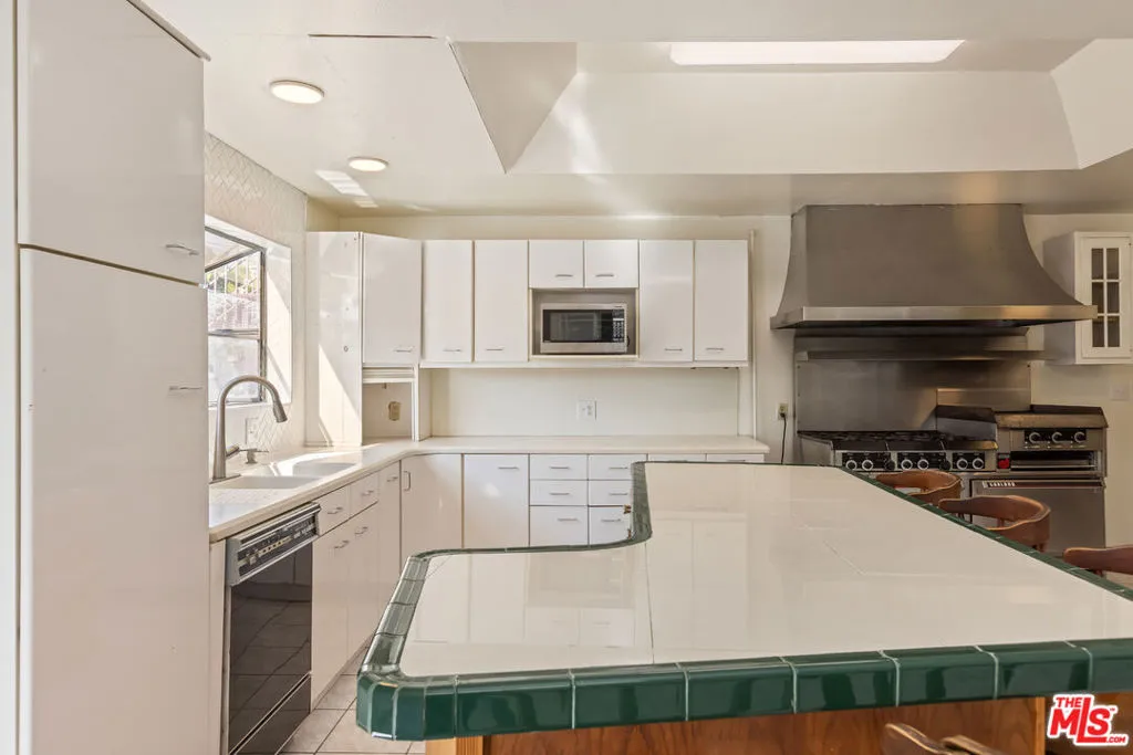 955 S Highland Avenue, Los Angeles, California 90036 home-pic-17