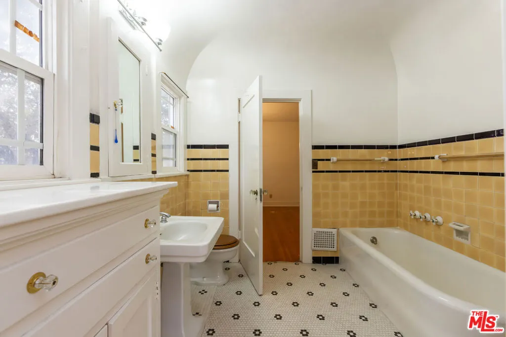 955 S Highland Avenue, Los Angeles, California 90036 home-pic-28