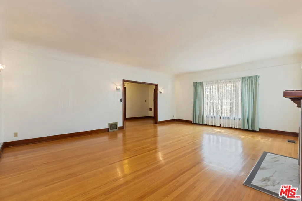 955 S Highland Avenue, Los Angeles, California 90036 home-pic-9