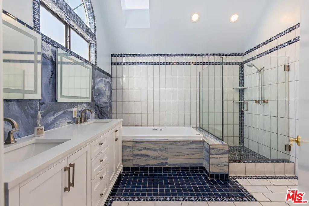 955 S Highland Avenue, Los Angeles, California 90036 home-pic-22