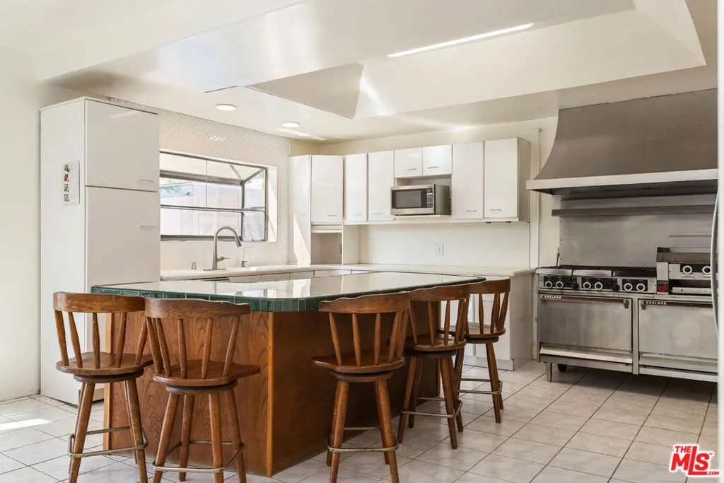 955 S Highland Avenue, Los Angeles, California 90036 home-pic-15