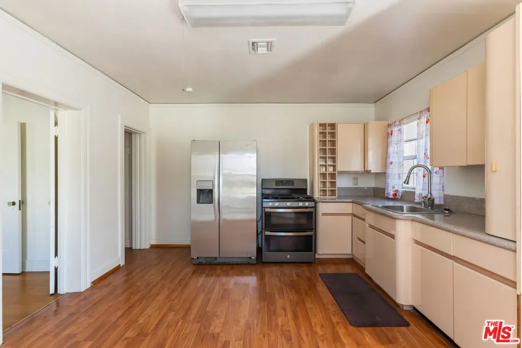 955 S Highland Avenue, Los Angeles, California 90036 home-pic-34