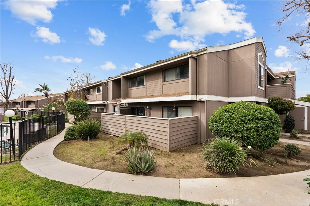 12523 Bradley, Sylmar, California 91342 home-pic-2