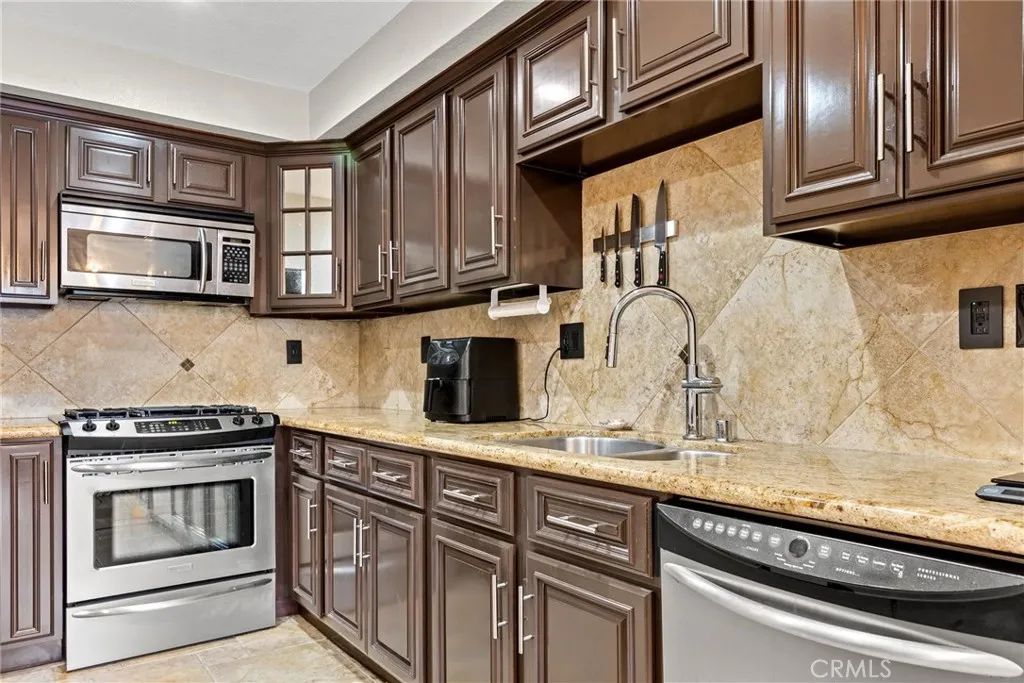 409 Bryson Springs, Costa Mesa, California 92627 home-pic-6