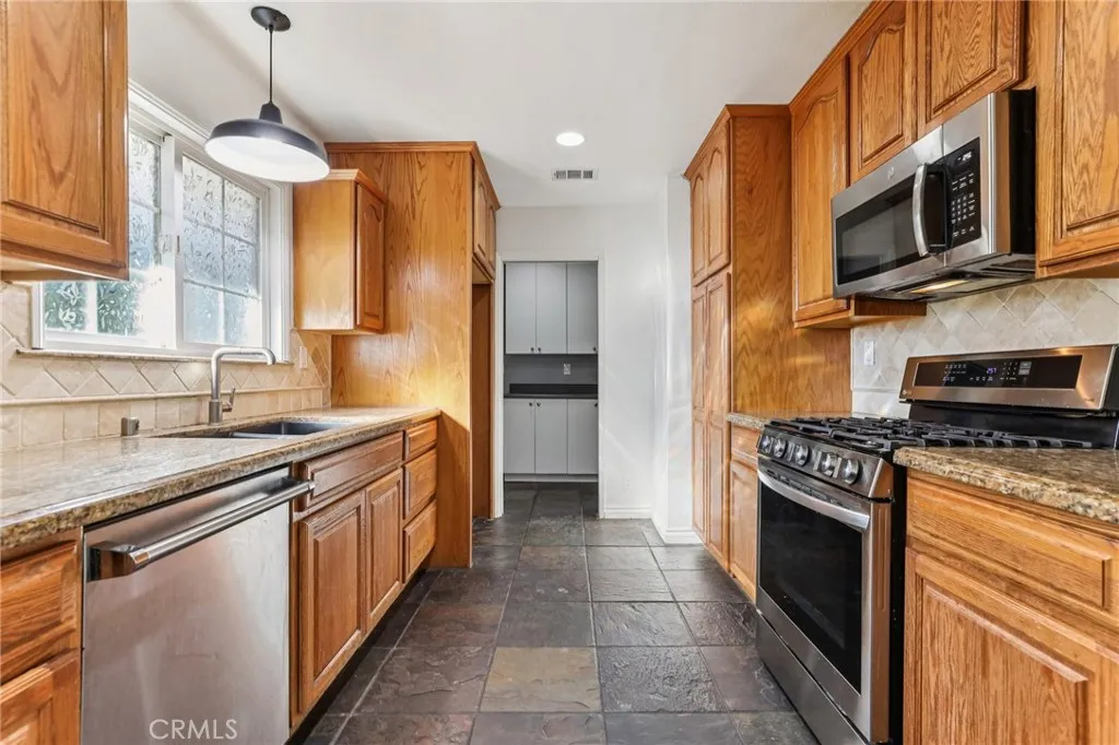 1248 E Saint James, Orange, California 92865 home-pic-2