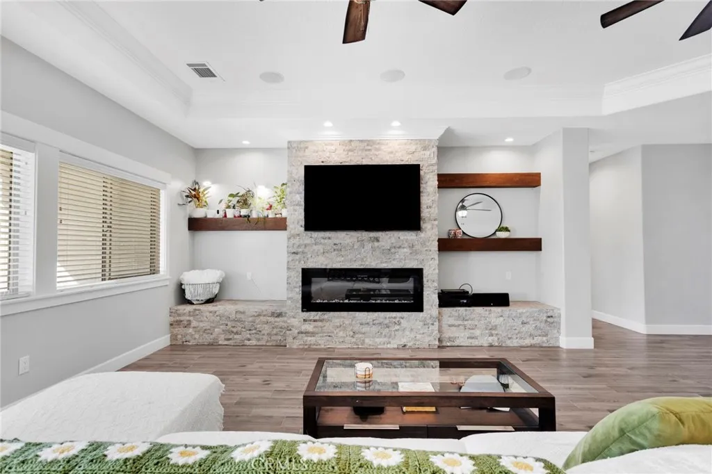 12634 Spring Valley Parkway, Victorville, California 92395 home-pic-11